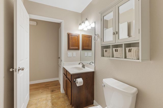 148 Grazing Horse LN, Manchaca, TX 78652