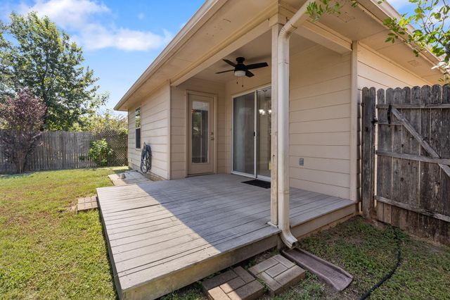 148 Grazing Horse LN, Manchaca, TX 78652