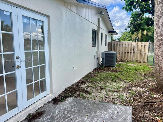 11950 SW 199th St 1, Miami, FL 33177