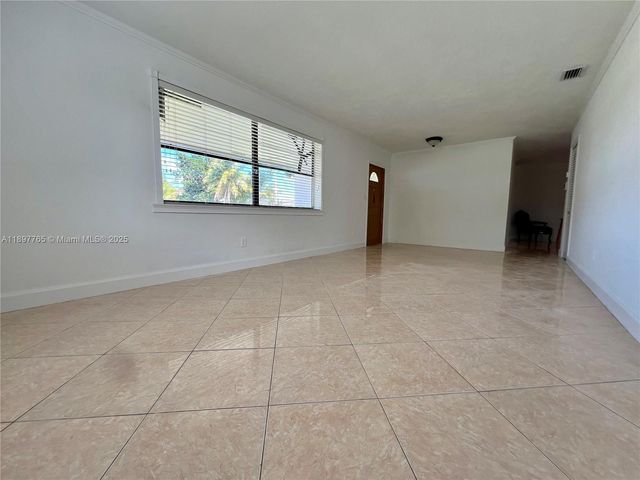 11950 SW 199th St 1, Miami, FL 33177