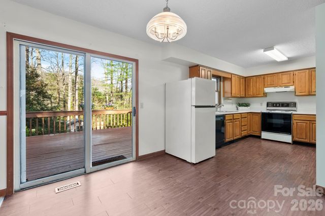 47 Sevier Drive, Hendersonville, NC 28791