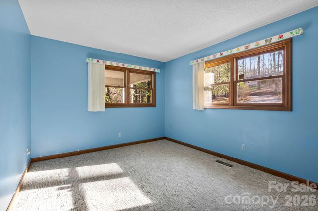 47 Sevier Drive, Hendersonville, NC 28791