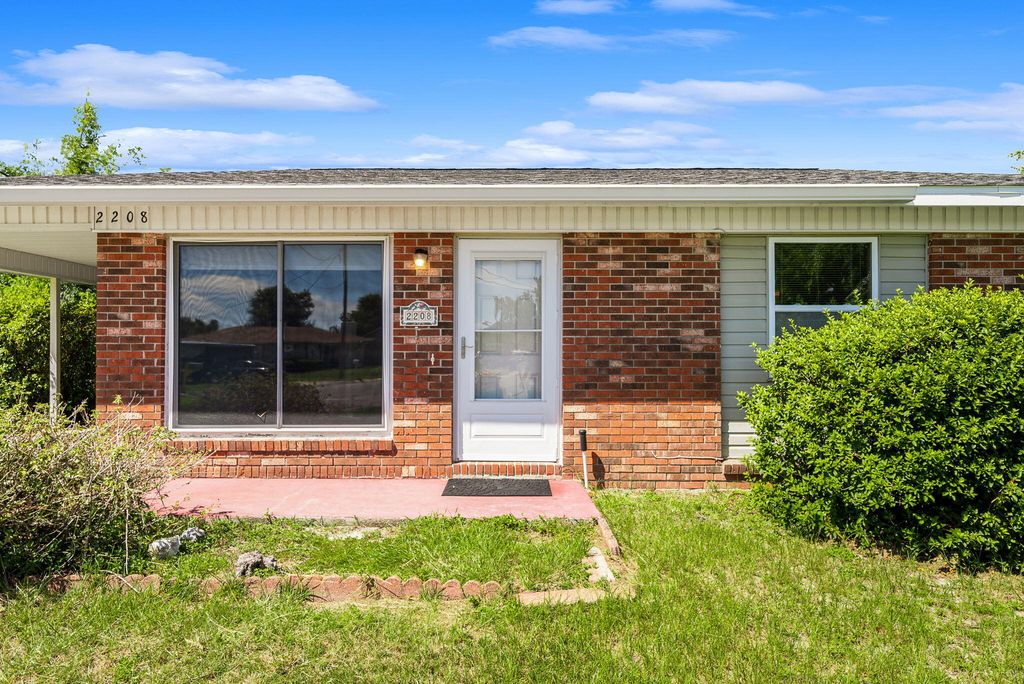 2208 Owens Circle, Panama City, FL 32405