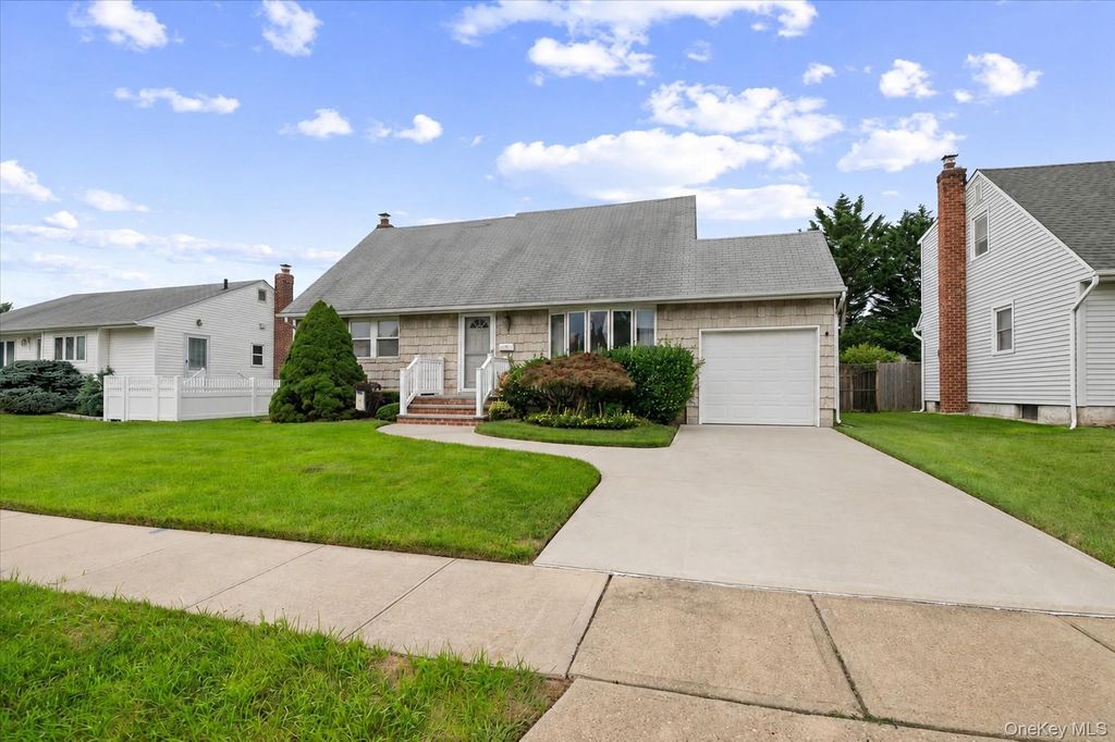 11 Hastings Lane, Hicksville, NY 11801 — exterior