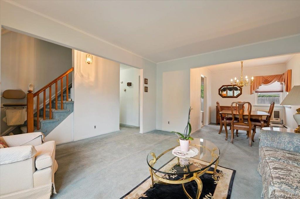 11 Hastings Lane, Hicksville, NY 11801 — photo 5