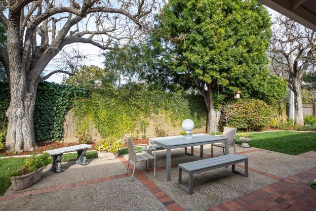 260 Trianon Way, Los Altos, CA 94022