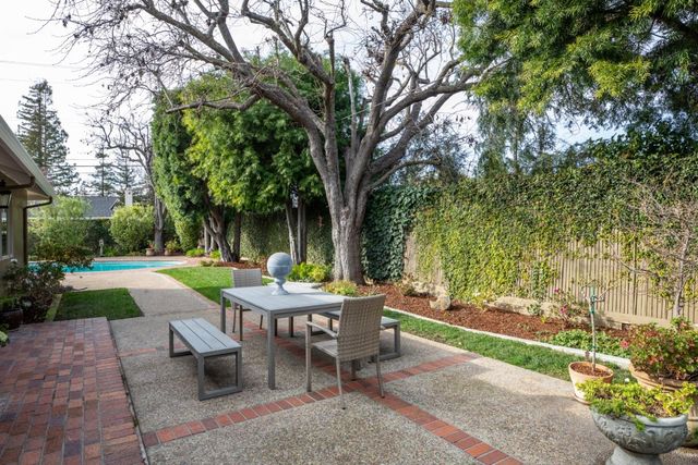 260 Trianon Way, Los Altos, CA 94022