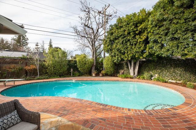 260 Trianon Way, Los Altos, CA 94022