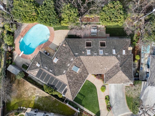 260 Trianon Way, Los Altos, CA 94022