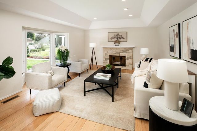 260 Trianon Way, Los Altos, CA 94022