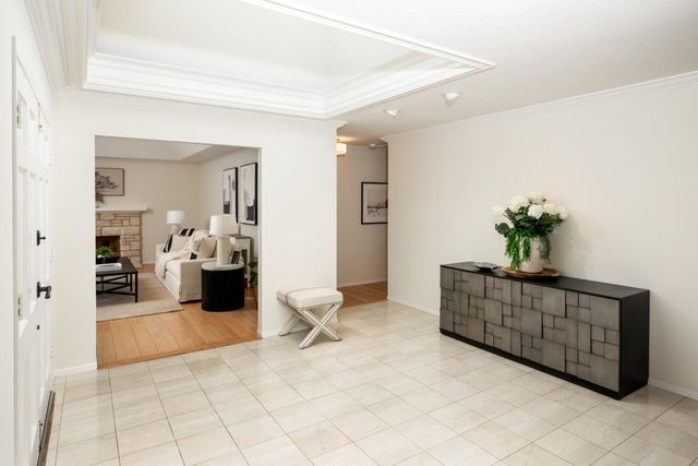 260 Trianon Way, Los Altos, CA 94022