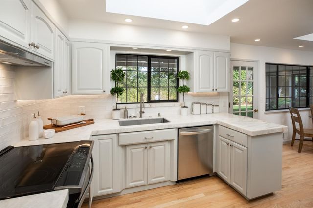 260 Trianon Way, Los Altos, CA 94022