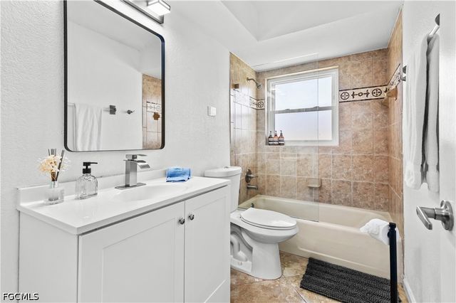 429 Cross ST, North Fort Myers, FL 33903