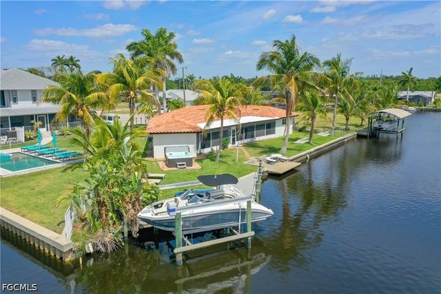 429 Cross ST, North Fort Myers, FL 33903
