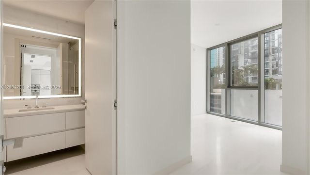 300 Biscayne Boulevard Way 1106E, Miami, FL 33131