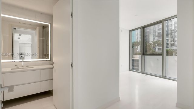 300 Biscayne Boulevard Way 1106E, Miami, FL 33131