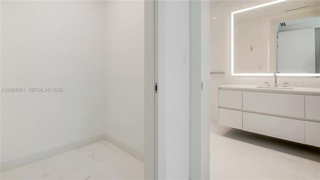 300 Biscayne Boulevard Way 1106E, Miami, FL 33131