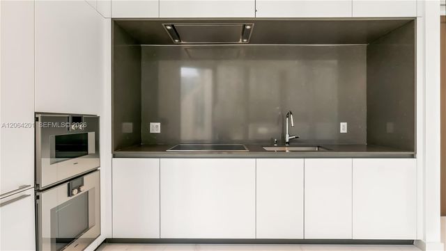 300 Biscayne Boulevard Way 1106E, Miami, FL 33131