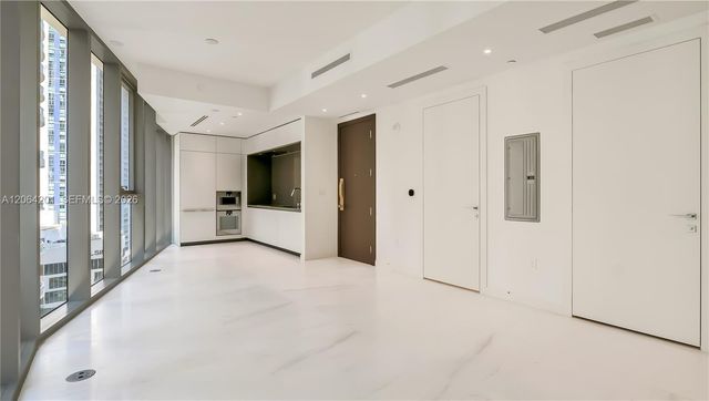 300 Biscayne Boulevard Way 1106E, Miami, FL 33131