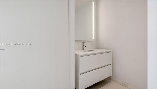 300 Biscayne Boulevard Way 1106E, Miami, FL 33131