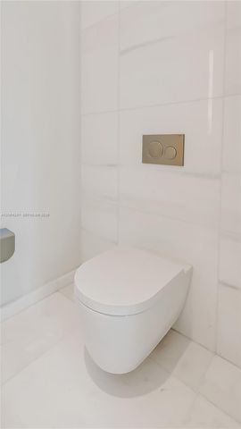 300 Biscayne Boulevard Way 1106E, Miami, FL 33131