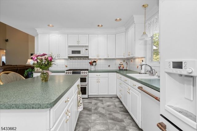 15 Bracken Hill Rd, Hardyston Twp., NJ 07419