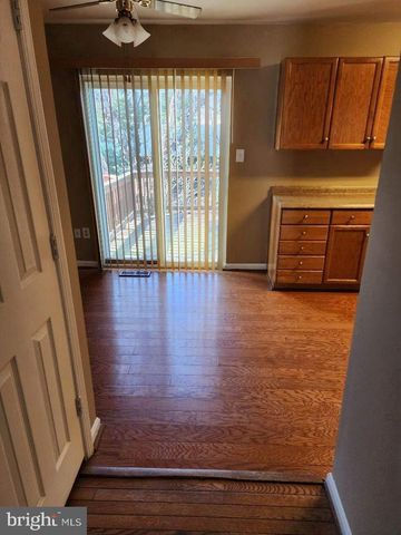 14729 FLOWER HILL DR, Centreville, VA 20120