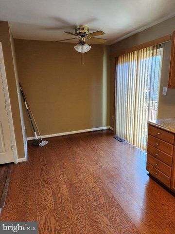 14729 FLOWER HILL DR, Centreville, VA 20120