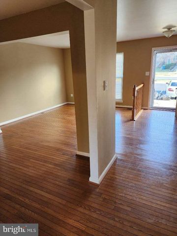 14729 FLOWER HILL DR, Centreville, VA 20120
