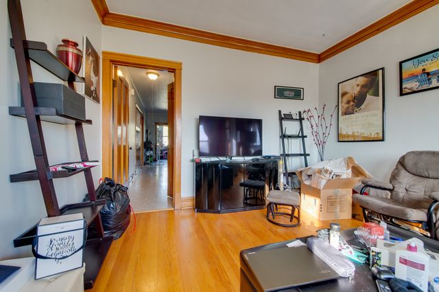 5306 W Roscoe Street 2, Chicago, IL 60641