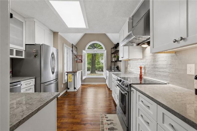6204 W 126th Street, Overland Park, KS 66209