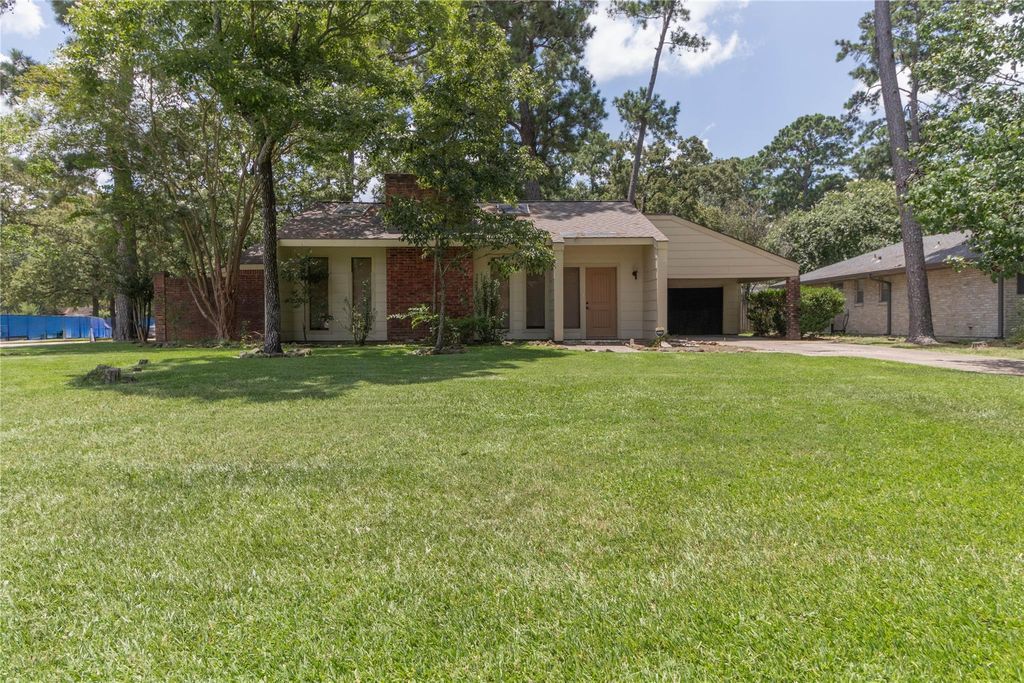 1926 Maple Lakes Drive, Houston, TX 77339