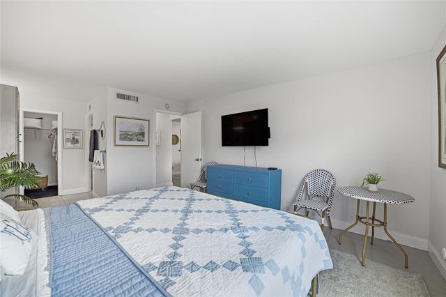 6 Royal Palm Way 211, Boca Raton, FL 33432