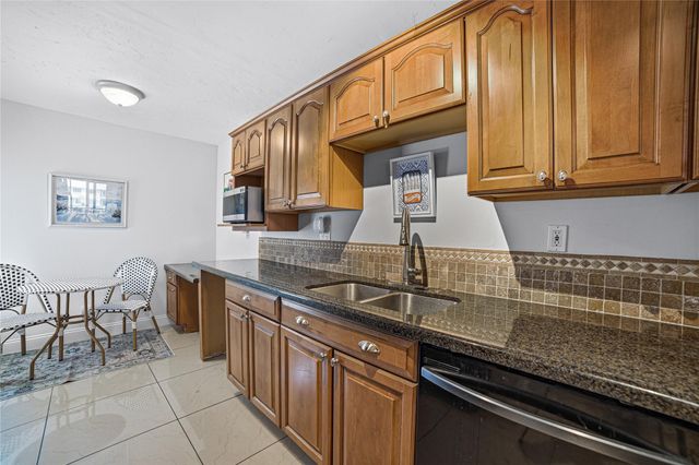 6 Royal Palm Way 211, Boca Raton, FL 33432