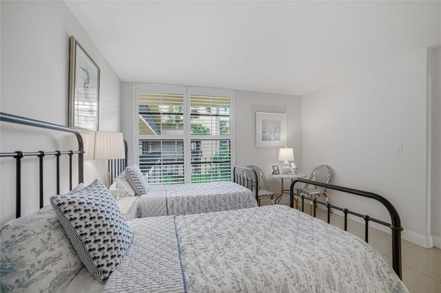 6 Royal Palm Way 211, Boca Raton, FL 33432