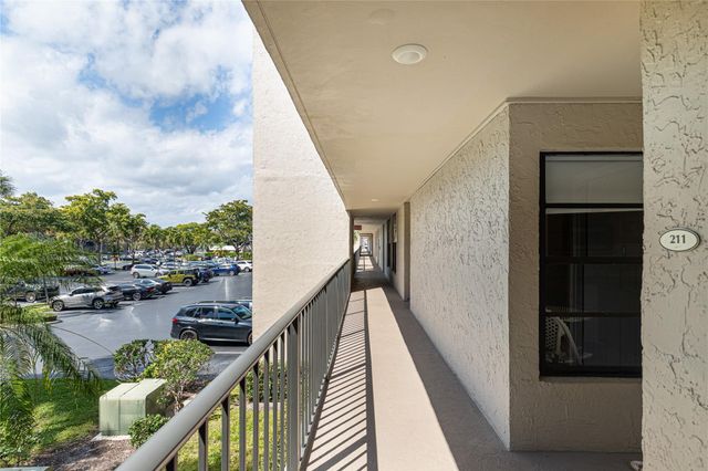 6 Royal Palm Way 211, Boca Raton, FL 33432