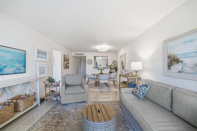 6 Royal Palm Way 211, Boca Raton, FL 33432