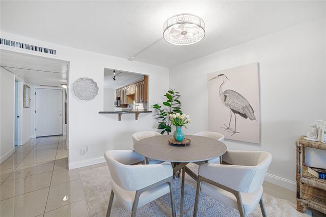 6 Royal Palm Way 211, Boca Raton, FL 33432