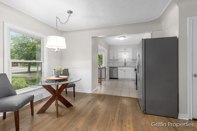 3020 Cascade Road, Grand Rapids, MI 49506