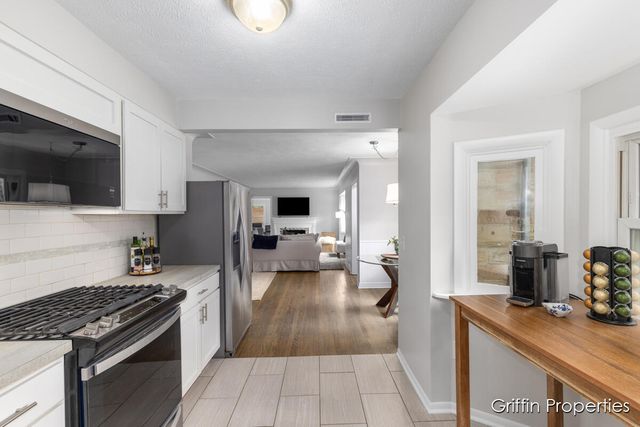 3020 Cascade Road, Grand Rapids, MI 49506