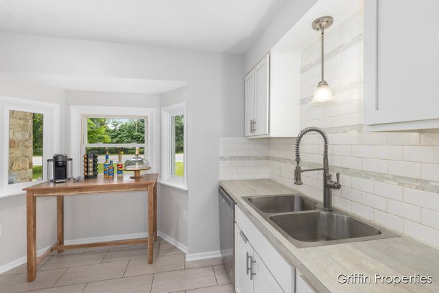 3020 Cascade Road, Grand Rapids, MI 49506