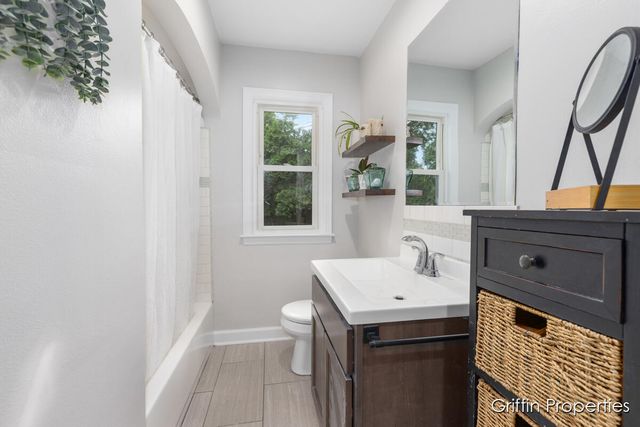 3020 Cascade Road, Grand Rapids, MI 49506