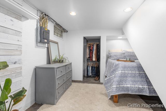 3020 Cascade Road, Grand Rapids, MI 49506