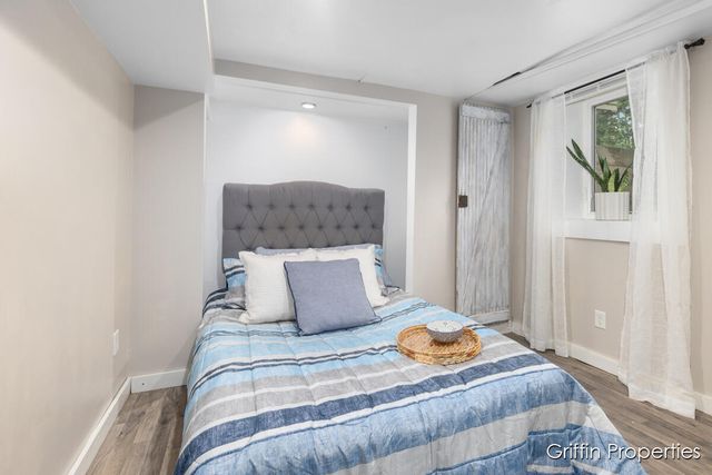 3020 Cascade Road, Grand Rapids, MI 49506