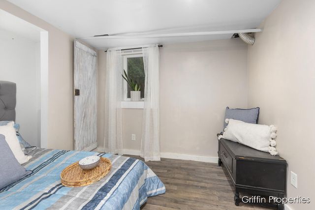 3020 Cascade Road, Grand Rapids, MI 49506