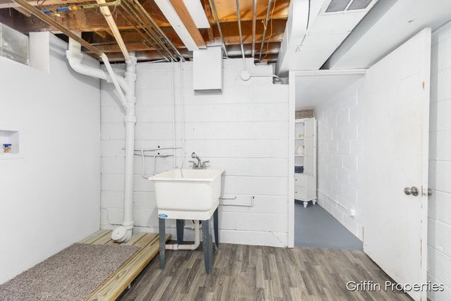 3020 Cascade Road, Grand Rapids, MI 49506