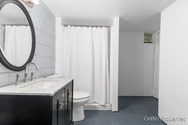 3020 Cascade Road, Grand Rapids, MI 49506