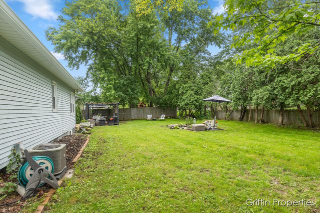 3020 Cascade Road, Grand Rapids, MI 49506