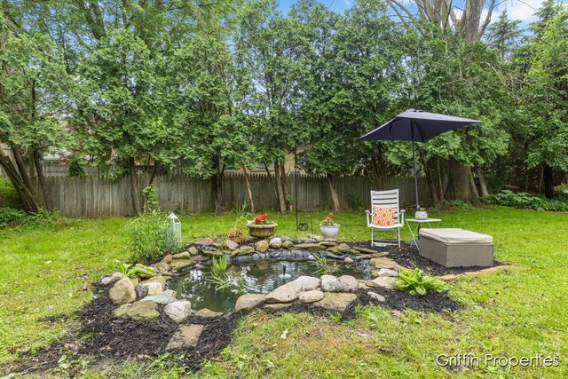 3020 Cascade Road, Grand Rapids, MI 49506