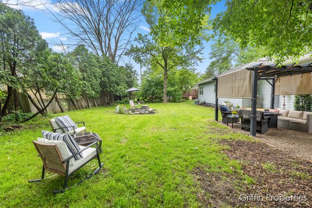 3020 Cascade Road, Grand Rapids, MI 49506